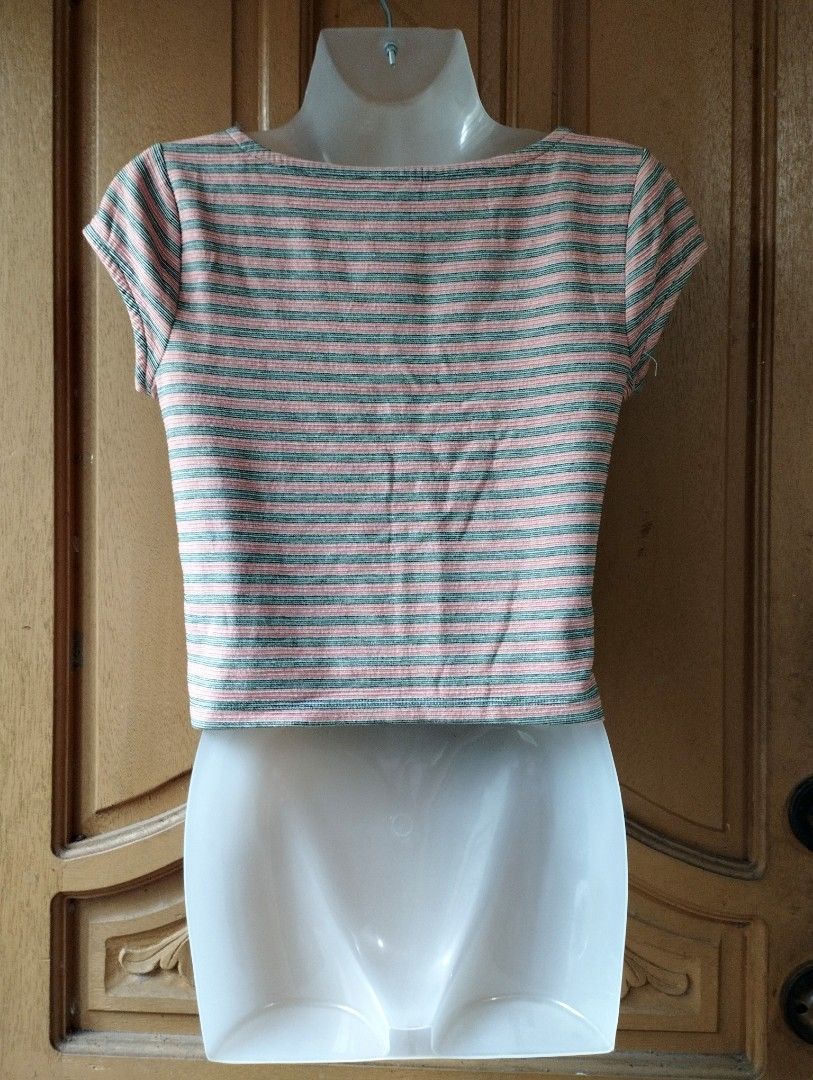 Forever 21 Striped Cropped Top (Category: Shirts) located in Manila. Submitted by kathy_decluttering (Listing ID 1460491143, Image 3). Description: ✨ Perfect for a casual day out to the malls or cafe 👉 First to pay = priority (no reservation) 💰 Negotiable for PAYO (Pay-As-You-Order) / same-day payment —————————————— SIZE & FIT: • Size: Medium CONDITION: • Condition: Lightly Used, No Flaws • Notes: Fully wearable after washing FEATURES: • Materi