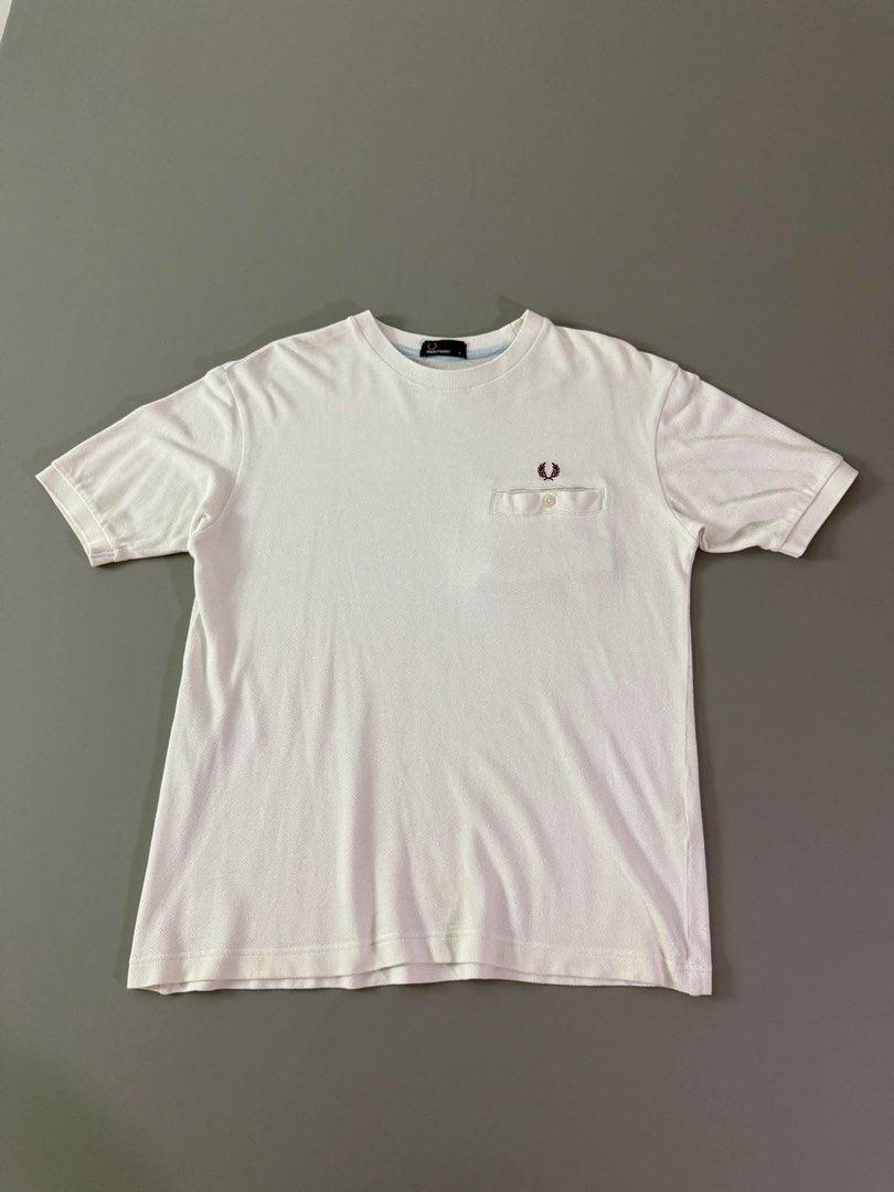 FRED PERRY (Category: Tshirts & Polo Shirts ) located in Guagua. Submitted by sweetboyy (Listing ID 1460405294, Image 1). Description: FRED PERRY EXCELLENT CONDITION / NO ISSUE SIZE SMALL ON TAG / DIMES L26 W21.