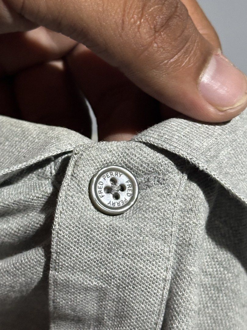 FRED PERRY POLO (Category: Tshirts & Polo Shirts ) located in Makati City. Submitted by js.street.finds (Listing ID 1460372364, Image 3). Description: DIMES 21.5/27.