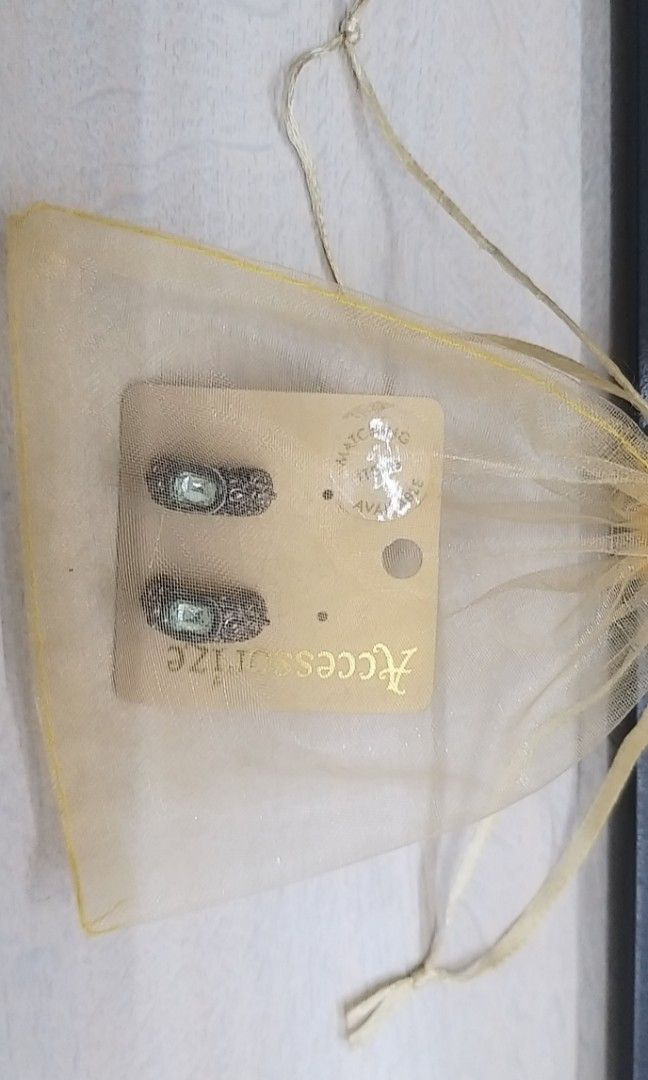 Free post, Vintage Earrings 中古耳環 （分類：耳環）位於 Hong Kong。 由 2r_reuse 提交（商品編號 1458103534，圖片 3）。簡介： $55 SF 站取件。