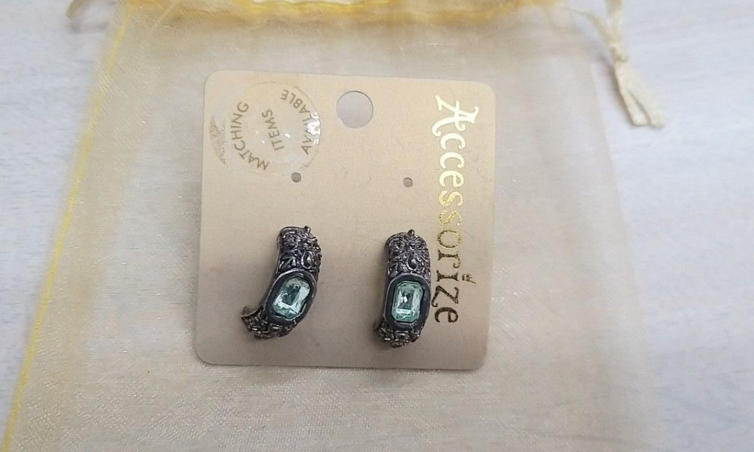 Free post, Vintage Earrings 中古耳環 （分類：耳環）位於 Hong Kong。 由 2r_reuse 提交（商品編號 1458103534，圖片 1）。簡介： $55 SF 站取件。