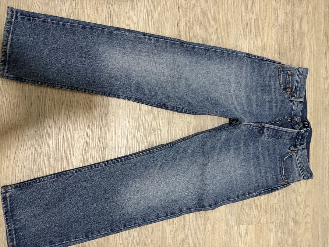 GAP Denim Straight Jeans Size 26 (Category: Jeans) located in Paranaque City. Submitted by cleverturtle.391c7c (Listing ID 1460327911, Image 2). Description: - Brand: GAP - Style: Straight Fit Denim Jeans - Size: 26 - Color: Classic Blue Wash - Closure: Button Fly - Ideal for: Everyday Wear - Condition: Please check photos for details..