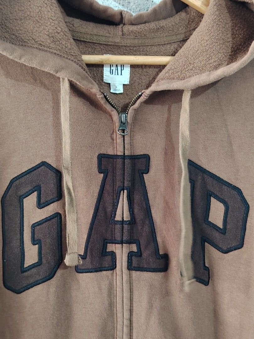 Gap full zip hoodie (brown) (Category: Coats, Jackets and Outerwear) located in Taguig. Submitted by castofffinds (Listing ID 1460324909, Image 3). Description: Large on tag 24x27.
