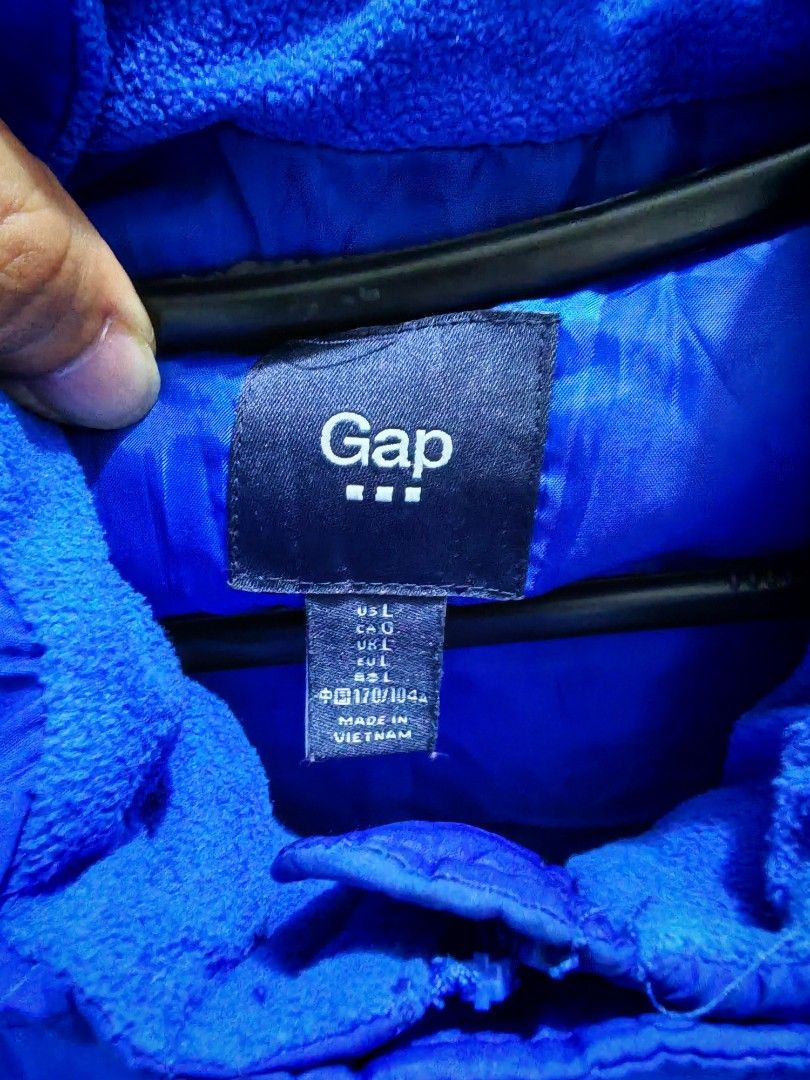 GAP vest (Category: Vests) located in Mandaluyong City. Submitted by fiercestorm.31 (Listing ID 1460340908, Image 2). Description: GAP puffer vest lightweight royal blue color 22w 26l excellent condition.