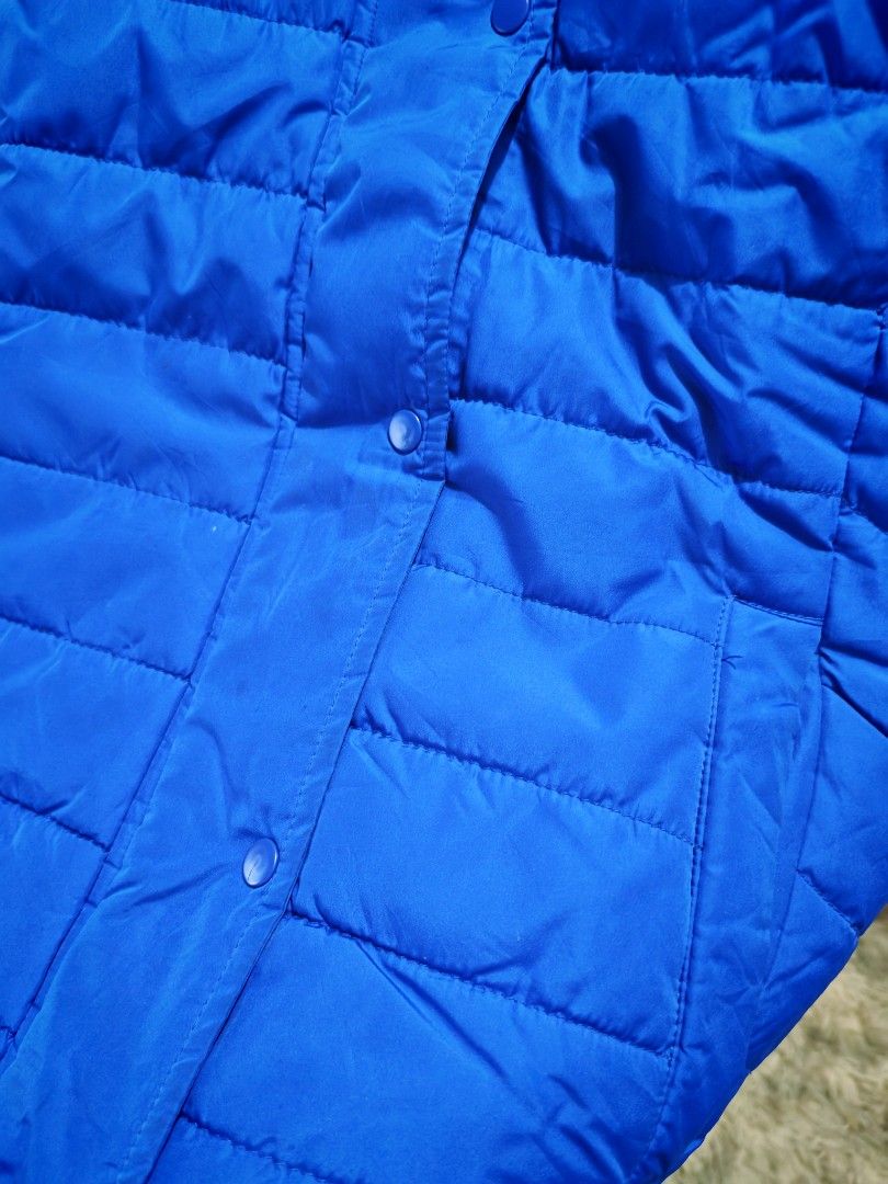 GAP vest (Category: Vests) located in Mandaluyong City. Submitted by fiercestorm.31 (Listing ID 1460340908, Image 3). Description: GAP puffer vest lightweight royal blue color 22w 26l excellent condition.