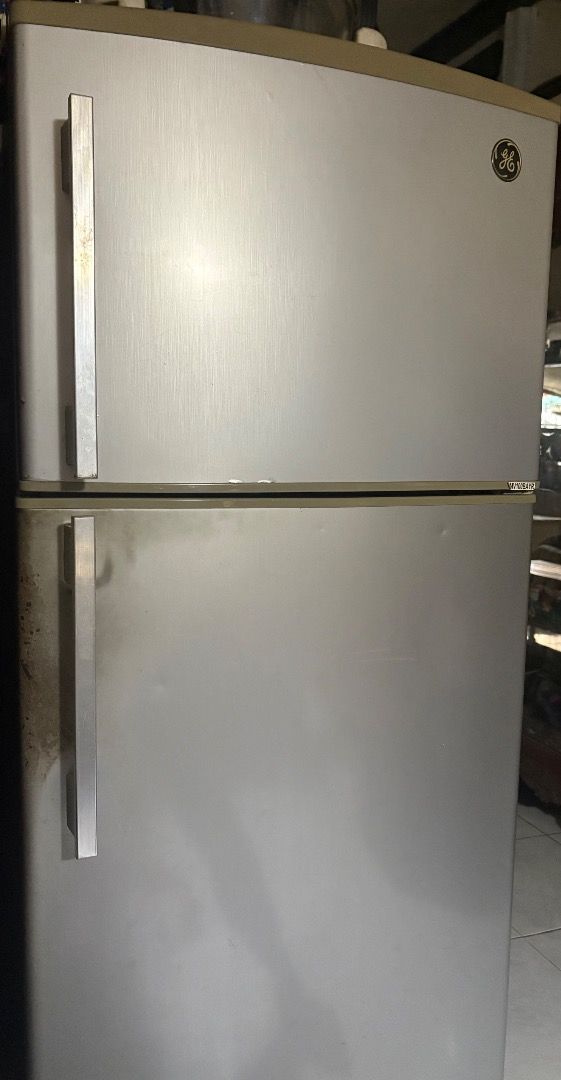 GE Refrigerator GMV100 BAYR (Category: Refrigerators and Freezers) located in Manila. Submitted by prettyjane08112 (Listing ID 1460396643, Image 2). Description: - GE Refrigerator Model: GMV100 BAYR.AG - Total Capacity: 201 Liters - Fresh Food Storage: 154 Liters - Freezer Storage: 47 Liters - Exterior Color: Silver - Freezer Type: Top Freezer - Origin: Made in Thailand - Features: Multiple shelves in fridge section - Condition Note: Some dust vi