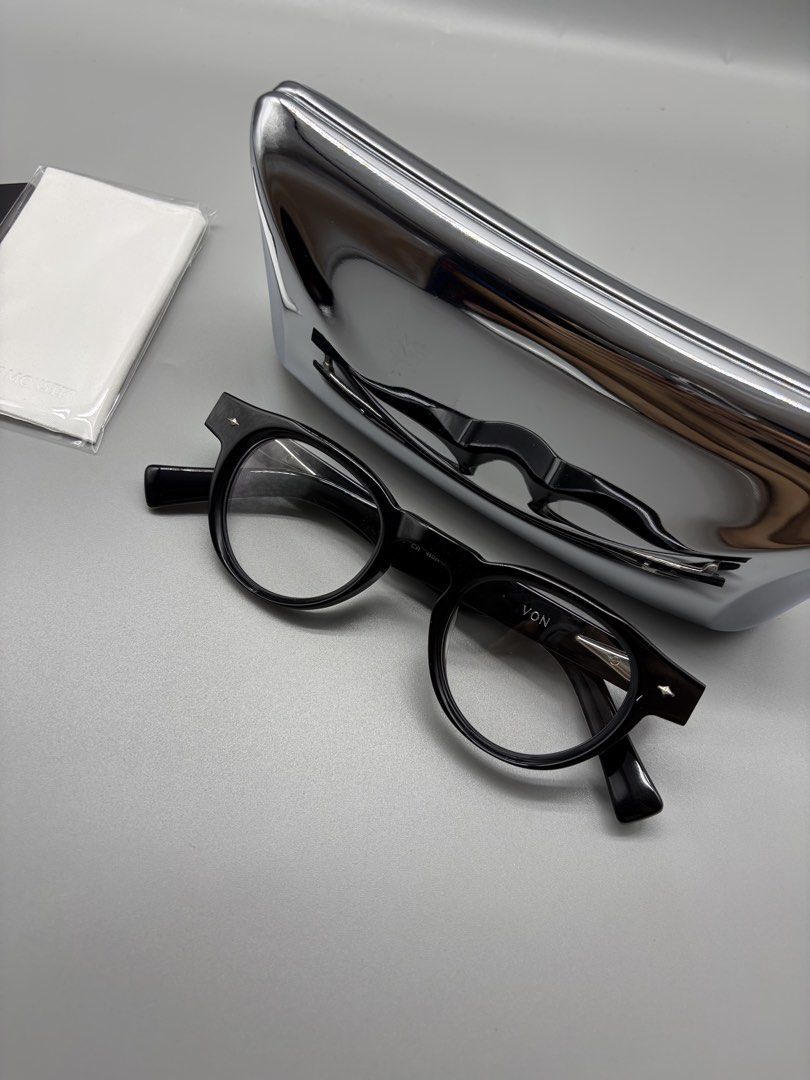 Gentle Monster BOLD Von 01 (Category: Sunglasses & Eyewear) located in Bacoor. Submitted by thegentleluxe (Listing ID 1460442239, Image 2). Description: Gentle Monster BOLD Von 01 Comes with Metallic Silver Case, Cloth, Authenticity Card. No Box Pre-Order/On Hand 3495 php only! (Shipping fee excluded) Follow our Page FB: The Gentle Luxe IG: thegentleluxestore.