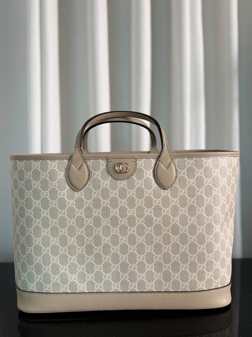 ❣️Gg tote Shoulder Bag ❣️ (Category: Shoulder Bags) located in Manila. Submitted by annmacalua (Listing ID 1460440793, Image 1). Description: What u see is what u get!🥰.