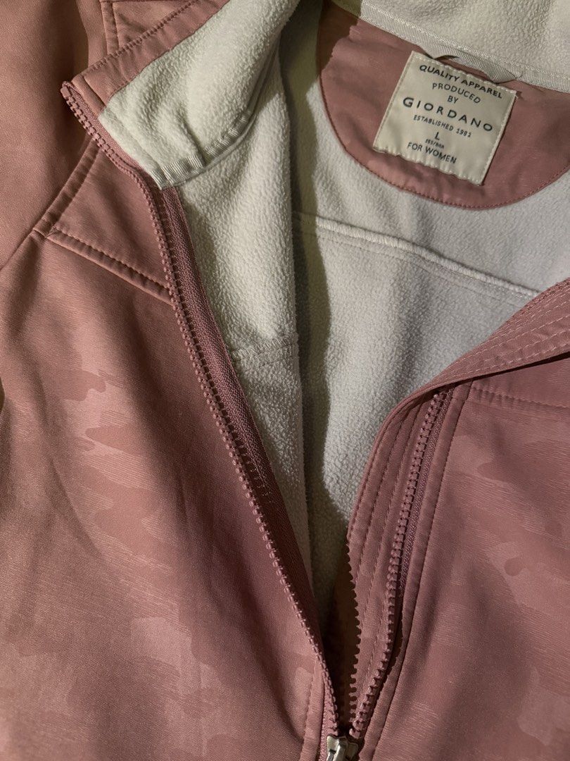 Giordano Jacket (Category: Luxury Apparel) located in Pateros City. Submitted by glims (Listing ID 1460312293, Image 3). Description: Women’s High-Function Detachable Hooded Jacket - Details.