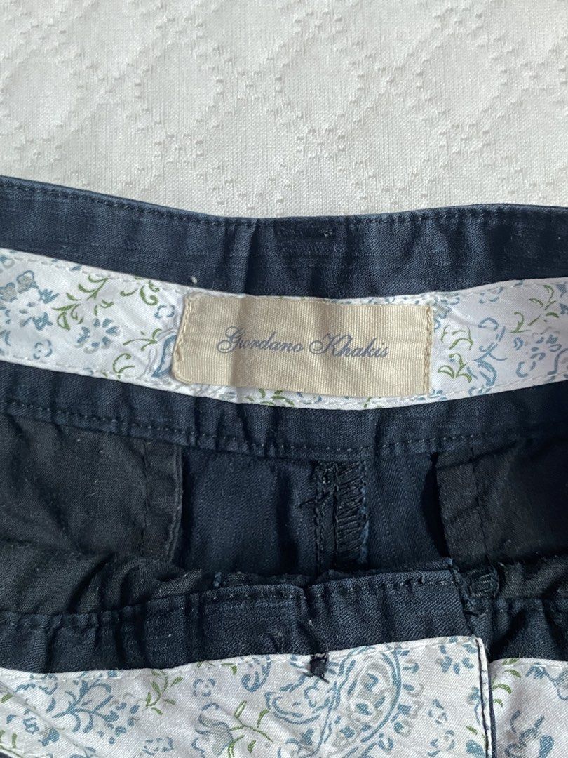 Giordano khakis short (Category: Shorts) located in Marikina City. Submitted by tomie_kawakami (Listing ID 1460419291, Image 3). Description: - size S-M - good condition, no issue - open for meet ups - can transact on blue app Marikina city Shipping via J&t/ lalamove/ meet up / self book .