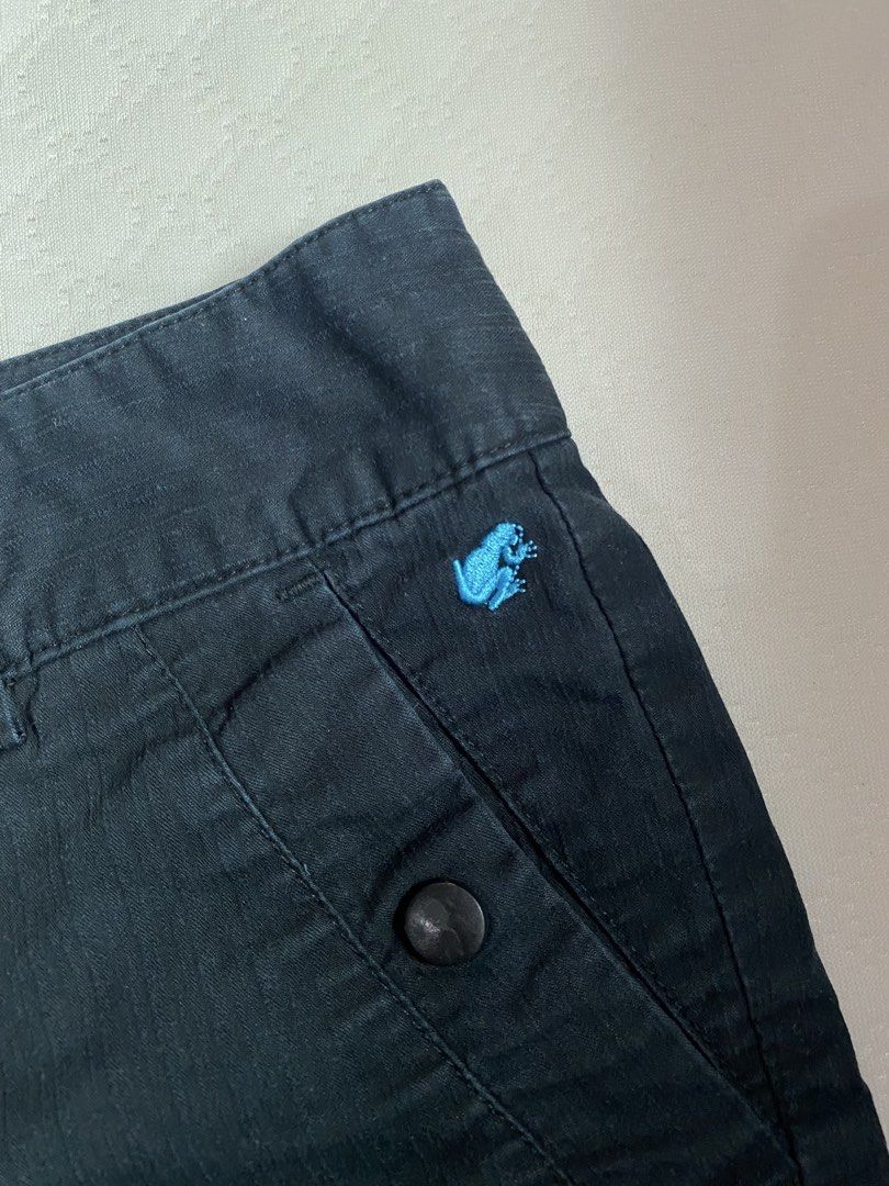 Giordano khakis short (Category: Shorts) located in Marikina City. Submitted by tomie_kawakami (Listing ID 1460419291, Image 2). Description: - size S-M - good condition, no issue - open for meet ups - can transact on blue app Marikina city Shipping via J&t/ lalamove/ meet up / self book .