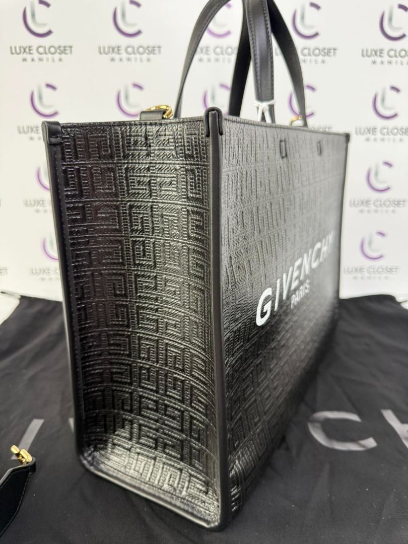 Givenchy tote bag Medium (Category: Luxury Bags & Wallets) located in Las Pinas. Submitted by happystar_cac724 (Listing ID 1460375153, Image 2). Description: - Brand new comes with shoulder sling and dustbag.