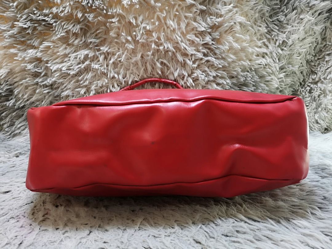 Glossy Red Hand & Sling Bag (Category: Shoulder Bags) located in Santa Cruz. Submitted by jmy_surplus.2 (Listing ID 1460451603, Image 3). Description: Size ; L - 9.5 W - 14 Color ; Red Type ; Hand & Sling Bag Brand ; No brand Material ; Leather Style ; Red leather large Capacity Hand & Sling Bag LR 169 JMY 5 Batch #218.