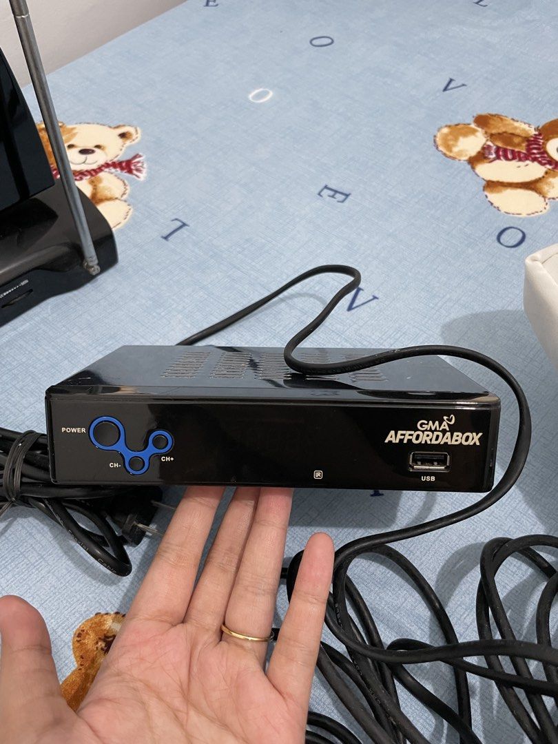 GMA Affordabox/TV Box Complete Set (Category: TV Parts & Accessories) located in Quezon City. Submitted by madmoisella84 (Listing ID 1460371305, Image 1). Description: - GMA Affordabox Digital TV Receiver (Model STB-77777) - Complete set: Digital TV box, power cord, antenna - Condition: Tested and working RFS: Switched to cable.