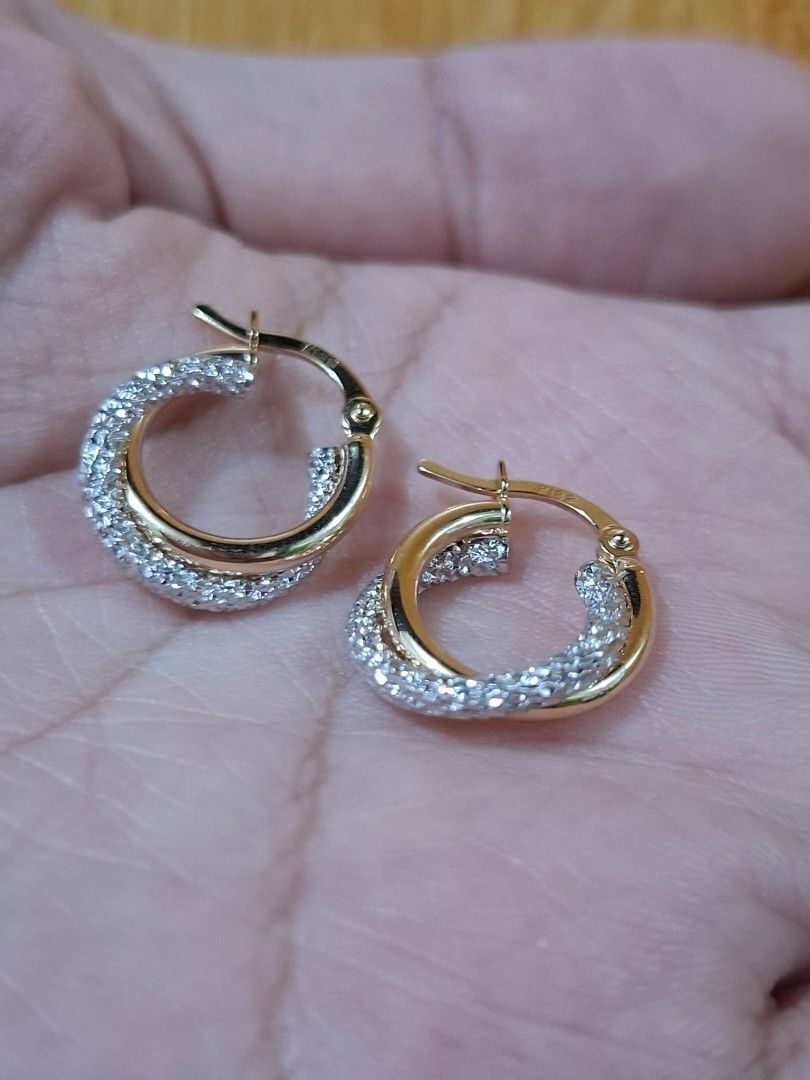 Two tone Loop (Category: Earrings) located in Caloocan City. Submitted by michelle.golveo (Listing ID 1460379145, Image 3). Description: OH, PAK! GANDARA! 😍 🔥 BRAND NEW 🔥 💎 18K REAL GOLD • PAWNABLE ⚖️ 1.54 grams 💰 ₱12,319 ONLY! 😉 📦 Ready to ship *Actual color may vary due to lighting.
