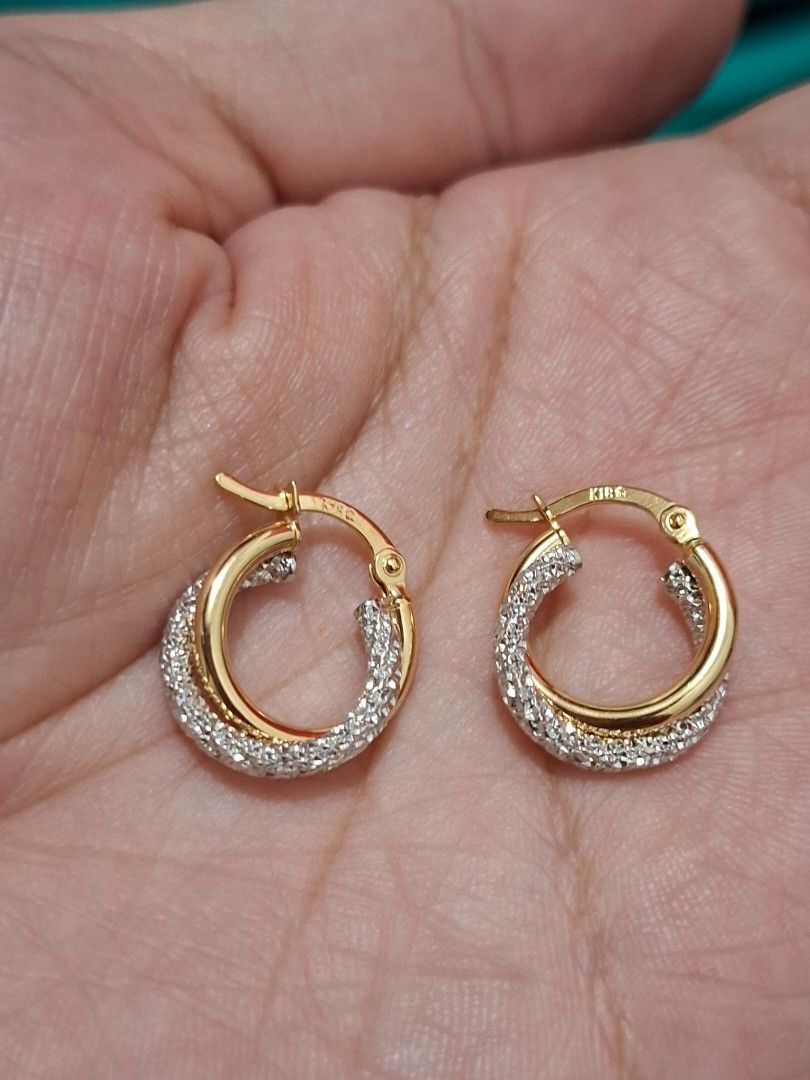 Two tone Loop (Category: Earrings) located in Caloocan City. Submitted by michelle.golveo (Listing ID 1460379145, Image 2). Description: OH, PAK! GANDARA! 😍 🔥 BRAND NEW 🔥 💎 18K REAL GOLD • PAWNABLE ⚖️ 1.54 grams 💰 ₱12,319 ONLY! 😉 📦 Ready to ship *Actual color may vary due to lighting.