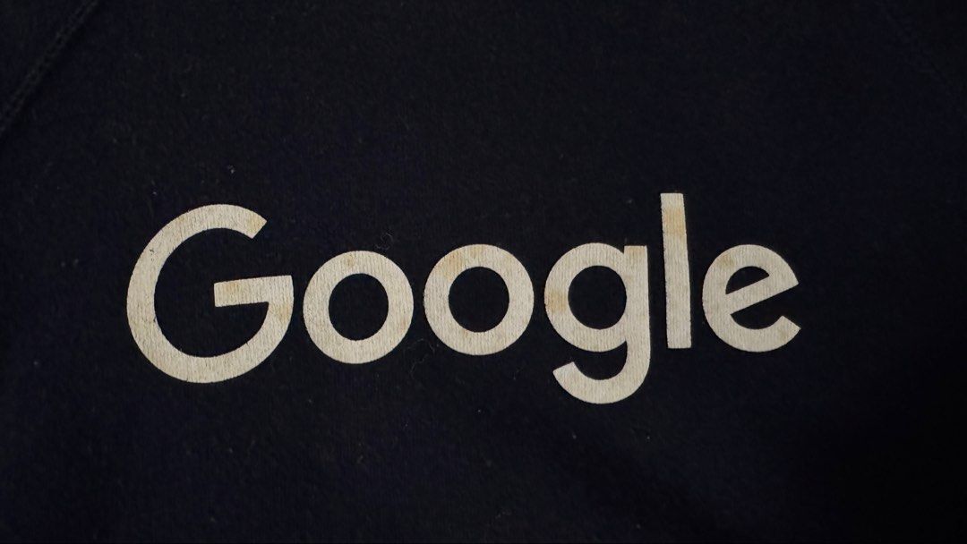 Google Official Merchandise Store: Navy Blue Sweatshirt (S) (Category: Coats, Jackets and Outerwear) located in Manila. Submitted by _Fonso (Listing ID 1460447499, Image 3). Description: Bought in the US - Navy blue sweatshirt - Official Google merchandise - Features Google logo on front - Made from cotton-polyester blend - Tagged size S - Brand: Independent Trading Company - Ideal for Google fans and tech enthusiasts Issue - stain on the logo RF