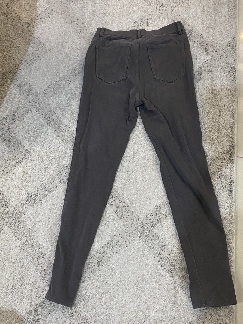 Gray jeans (Category: Jeans) located in Quezon City. Submitted by asztn (Listing ID 1460470747, Image 3). Description: Gray jeans Tight small .