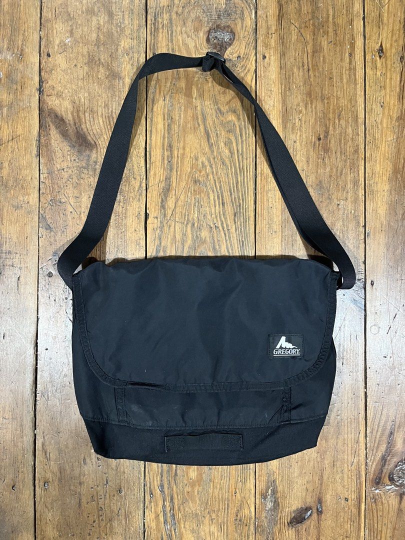 Gregory Messenger Bag (Category: Sling Bags) located in Baguio. Submitted by fishy___fish (Listing ID 1460483052, Image 1). Description: Gregory Messenger Bag Width: 17” Length: 12.5” No issues.