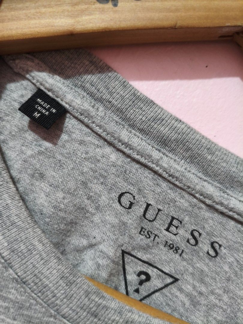 Grey Guess USA T-shirt (Category: Tshirts & Polo Shirts ) located in Paranaque City. Submitted by glendel_04 (Listing ID 1460329065, Image 2). Description: Excellent cond Med Laundry ✅.