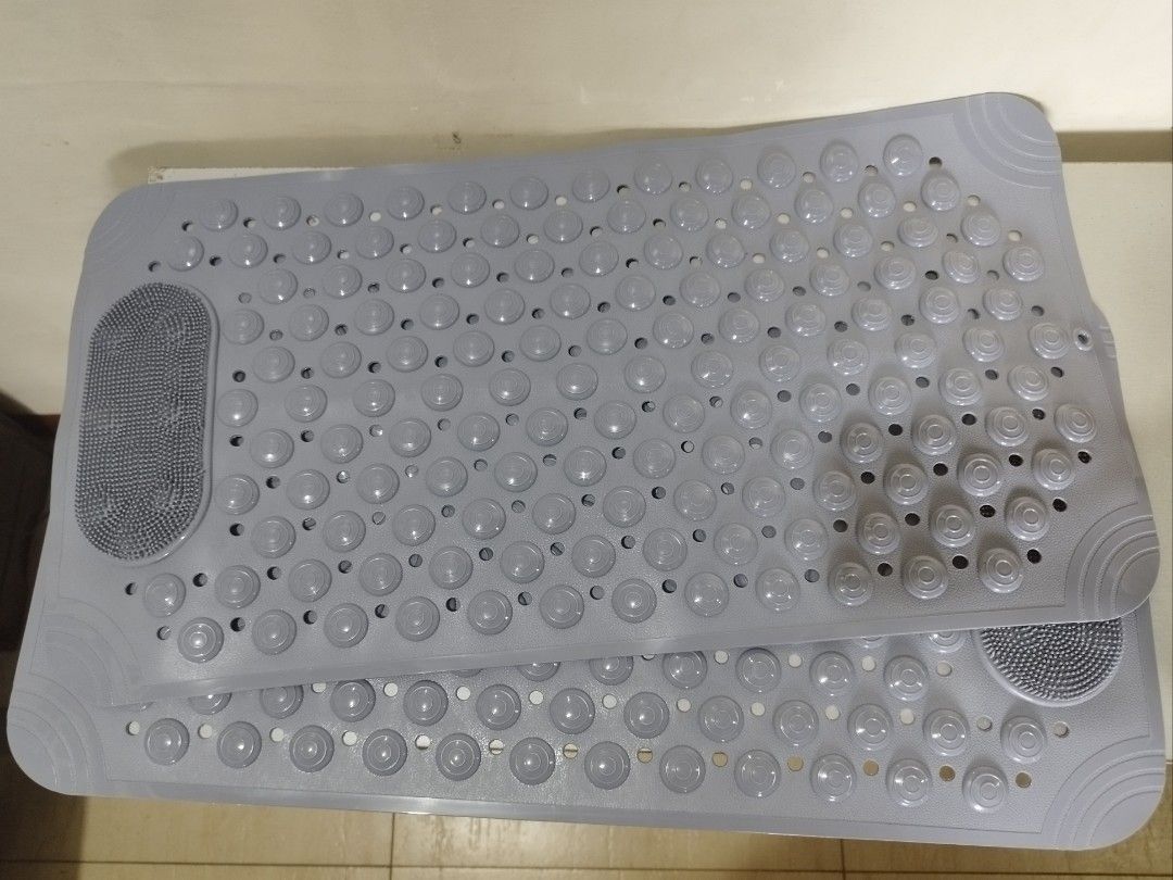 Grey Non-Slip Bath Mat with Suction Cups (Category: Bathtub & Bath Accessories) located in Caloocan City. Submitted by love.aiden (Listing ID 1460355515, Image 1). Description: Non-slip grey bath mat with strong suction cups and textured grip. Features a foot scrubbing area and folds for easy storage. Perfect for shower/tub safety. Brand New RFS - checked out 4, but I only needed 2 😅 TAKE ALL ONLY for PHP 400 Buyer will shoulder shipping 📍Ampar