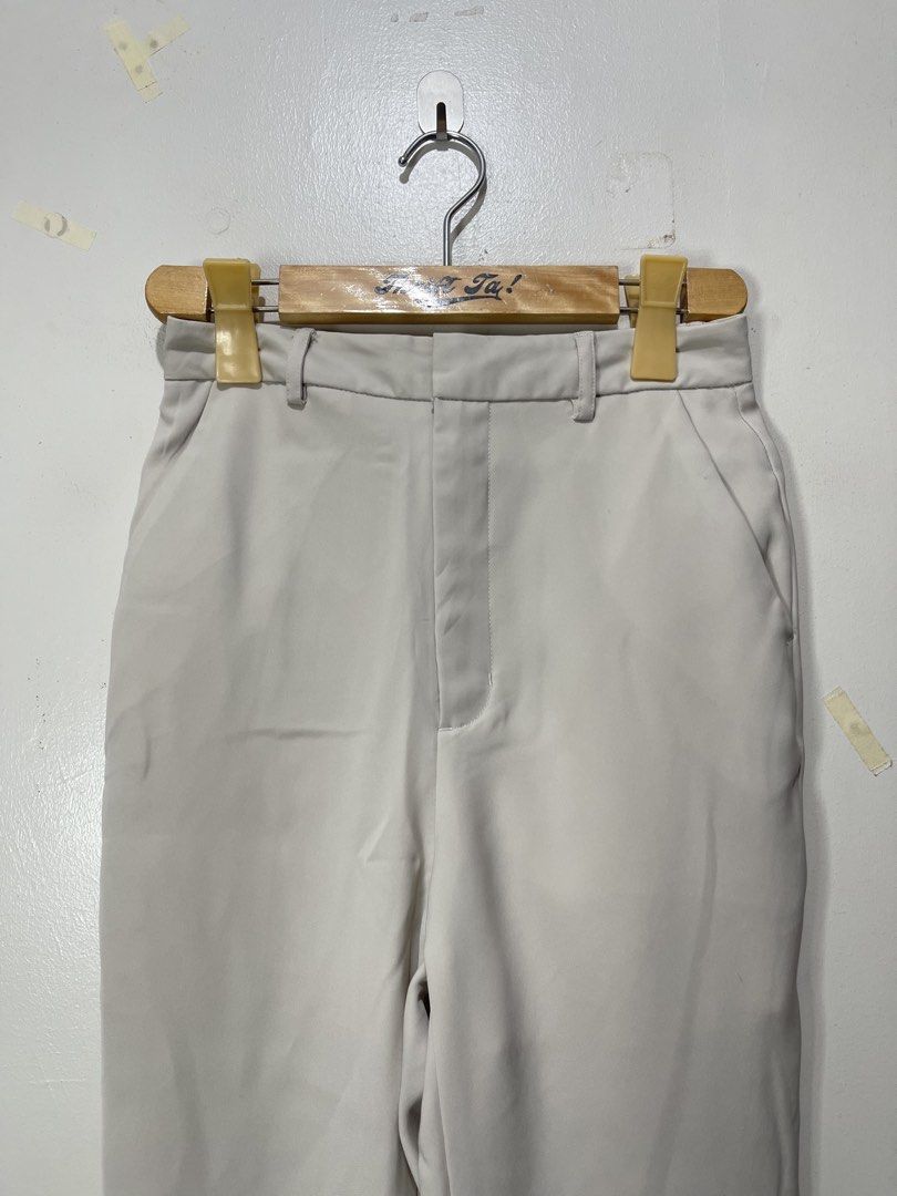 GU by Uniqlo Slit Flare Pants (Category: Other Bottoms) located in Davao. Submitted by yannrussel00 (Listing ID 1460309806, Image 3). Description: Size Small on tag Waist 24-26 via tape measure Length 36.5” Condition 9.5/10 Minor flaw: runs sa hem. not visible when worn. See last pic for reference ₱380 + SF 📍Davao City. Shipping via J&T Express.