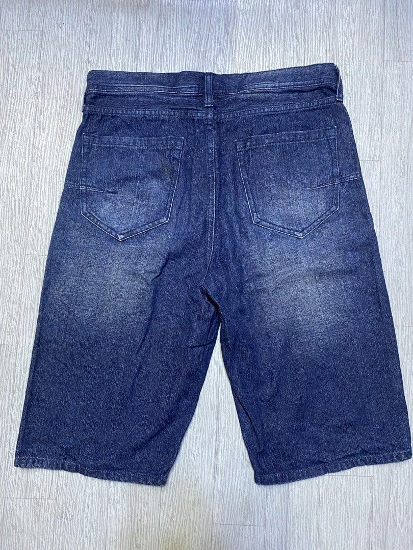 GU Denim Shorts Size M (Category: Shorts) located in Pasig City. Submitted by terrencec34805 (Listing ID 1460496782, Image 3). Description: - Dark wash denim shorts from GU jorts Excellent condition Size:Medium Waist:32 Length:25 Price:500.