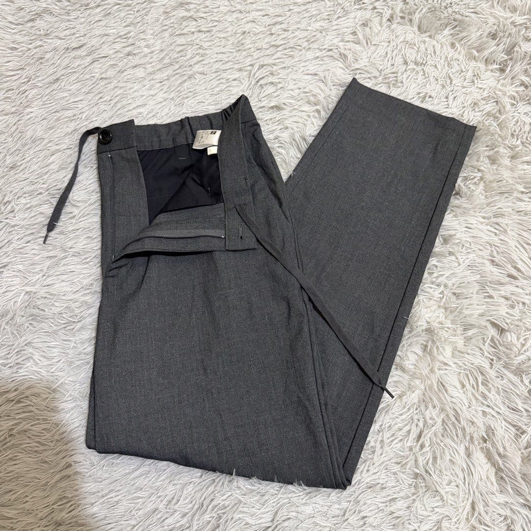 GU MEN’S EASY ANKLE PANTS (Category: Trousers) located in Manila. Submitted by thrifthing_121102 (Listing ID 1460483972, Image 2). Description: •SIZE LARGE •WAIST: 32-35” •LENGTH: 37.5” •HEM: 7” •EXCELLENT CONDITION •NO ISSUES ₱499 + SF ✅All items are in excellent to new condition. ✅Color may vary due to lighting. 📦J&T Express or Lalamove Shipping. 💸Gcash Payment. 📍Moonwalk, Paranaque City.