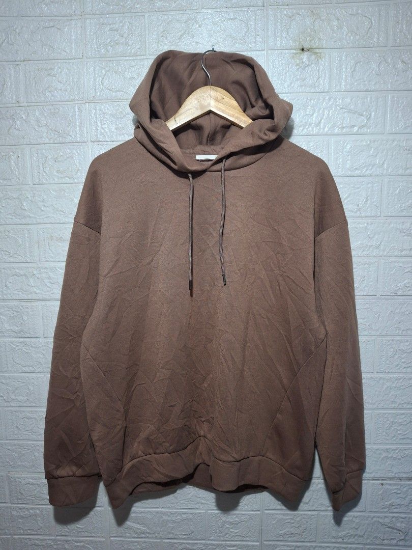 GU OVERSIZED HOODIE FOR MEN (Category: Hoodies) located in Angeles City. Submitted by livemountain.e2ae07 (Listing ID 1460319048, Image 1). Description: GU OVERSIZED HOODIE FOR MEN MEDIUM W26.5 L23 GOOD AS NEW PLUS SF.