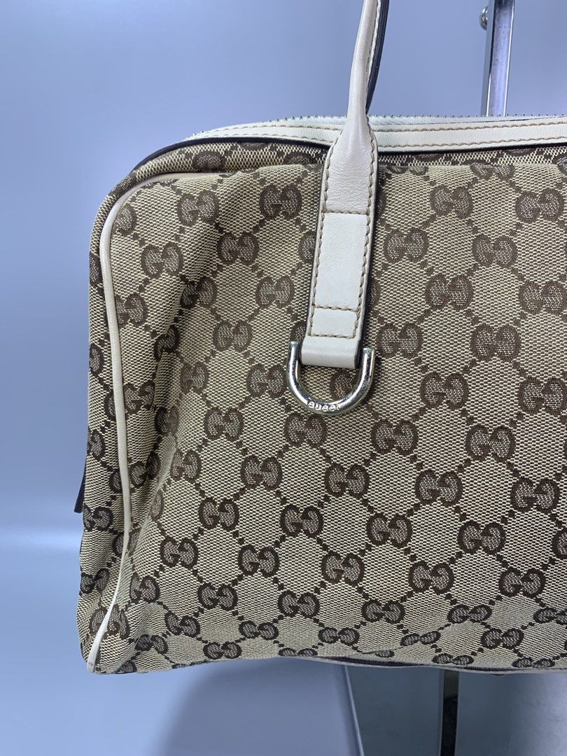 Gucci Canvas Britt Shoulder Bag (Category: Luxury Bags & Wallets) located in Mabalacat. Submitted by vtgmalan (Listing ID 1460316737, Image 2). Description: Gucci Canvas Britt Shoulder Bag Price: 18,000 Condition :9/10 Product Condition Rank :AB Issue/s : Sign of usage Dimensions :14x9x3.5(LxHxW) Inclusions: N/A Note : Please make sure to check all the photos before mine. All of the Items on sale are LEGIT/ORIGINAL. If you have a question , pleas
