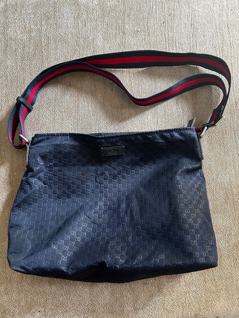 Gucci Sling bag (Category: Sling Bags) located in Aurora. Submitted by purethrift07 (Listing ID 1460310228, Image 1). Description: No issue Excellent Dm me Solid na solid Fresh from the bale.