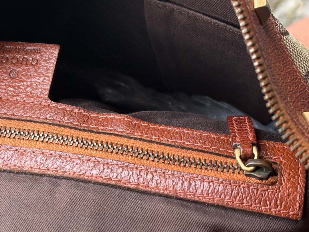 Gucci Sling bag (Category: Luxury Bags & Wallets) located in Batangas. Submitted by stopandshopforluxury (Listing ID 1460420616, Image 3). Description: Guaranteed original 💯 With coa already.