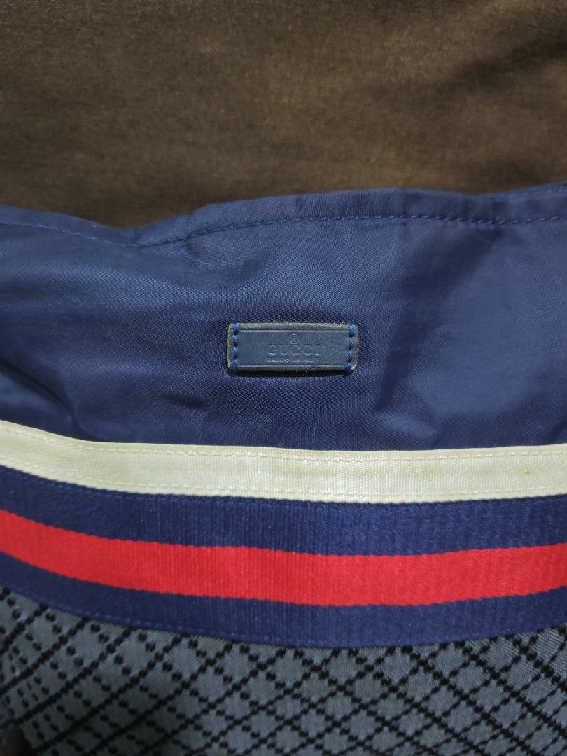 Gucci sling bag (Category: Luxury Bags & Wallets) located in Pili. Submitted by zaneombao03491 (Listing ID 1460422793, Image 2). Description: .