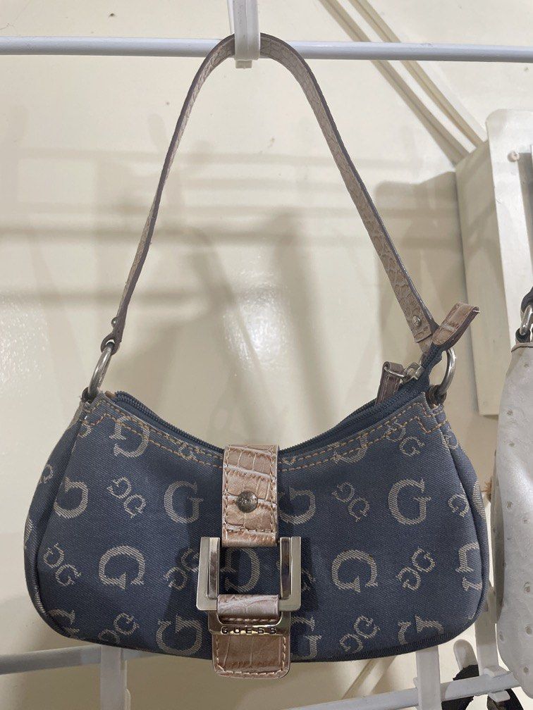 GUESS BAG (Category: Shoulder Bags) located in Quezon. Submitted by claire.coach (Listing ID 1460482775, Image 1). Description: .