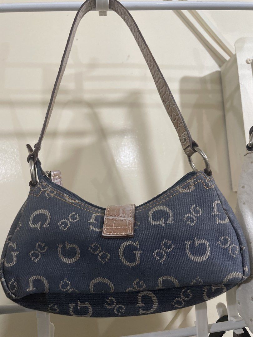 GUESS BAG (Category: Shoulder Bags) located in Quezon. Submitted by claire.coach (Listing ID 1460482775, Image 2). Description: .