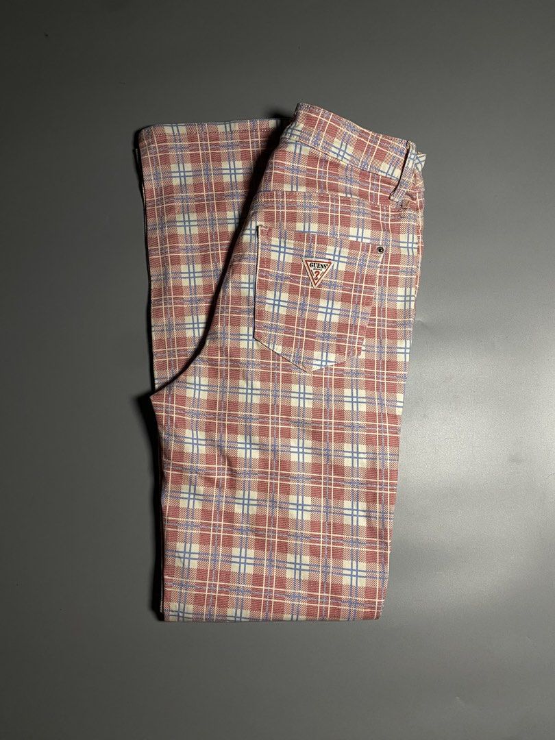 Guess Jeans For Women (Category: Jeans) located in Trento. Submitted by rappiboy121322 (Listing ID 1460503691, Image 1). Description: Guess Jeans Waistline: 27-28 Length: 40 Thigh: 11 Leg open: 8 No issue Cut washtag only 400 free ship.