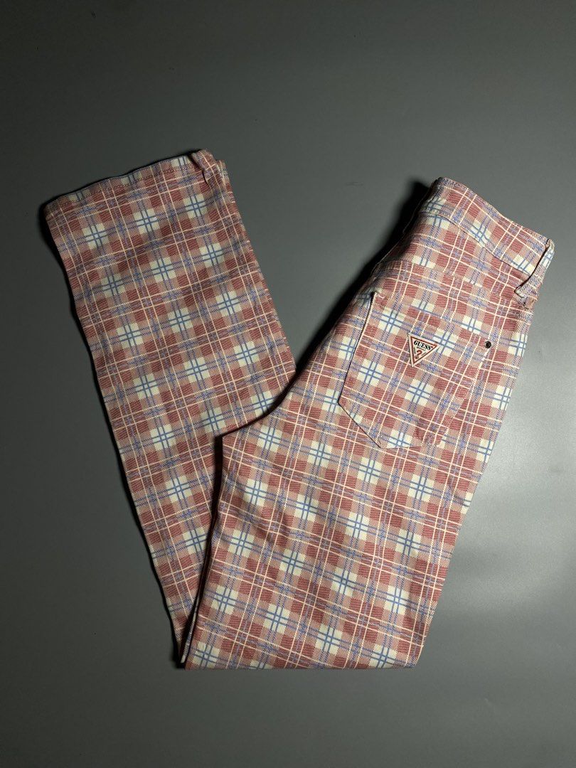 Guess Jeans For Women (Category: Jeans) located in Trento. Submitted by rappiboy121322 (Listing ID 1460503691, Image 2). Description: Guess Jeans Waistline: 27-28 Length: 40 Thigh: 11 Leg open: 8 No issue Cut washtag only 400 free ship.