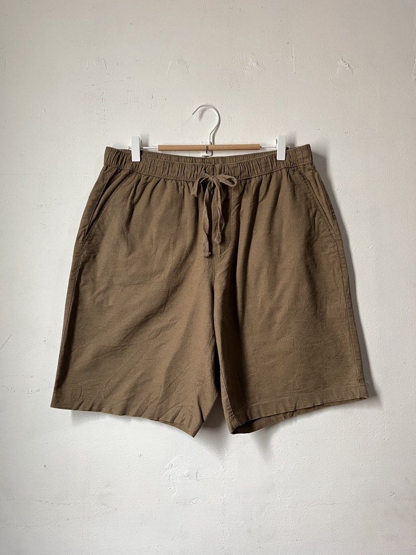 Guess Shorts (Category: Shorts) located in Cagayan de Oro. Submitted by vigo999 (Listing ID 1460370866, Image 1). Description: Guess Shorts Size Large Condition: As New Color rate: 10/10 No issues Dimes: 32-36x21 Leg opening: 13.