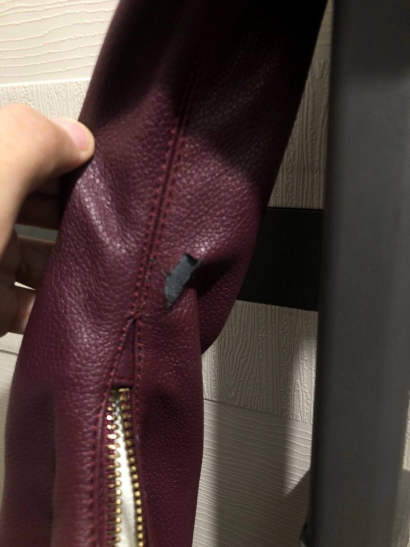 GVN Hobo Leather Bag (L) (Category: Shoulder Bags) located in Mandaluyong City. Submitted by alexandra_isobel (Listing ID 1460374229, Image 2). Description: burgundy leather hobo bag .