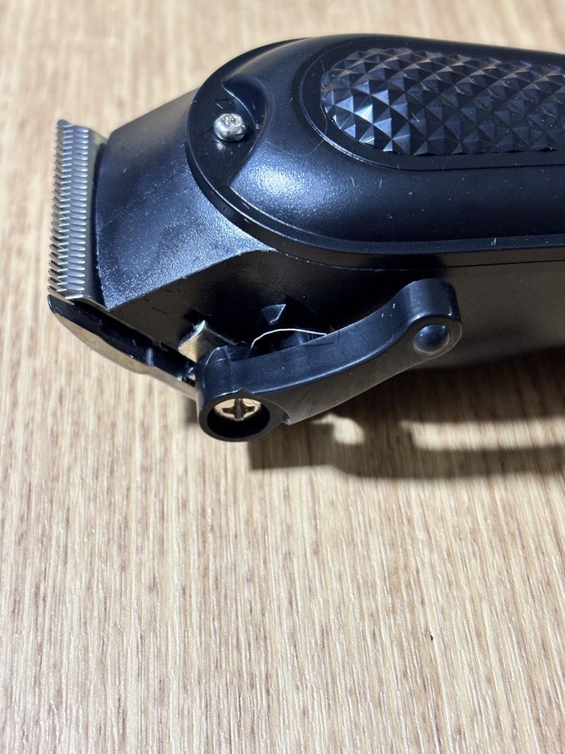 Hair Clipper (Category: Hair) located in Mandaluyong City. Submitted by trebron80 (Listing ID 1460338187, Image 3). Description: Hi Friends - selling a Hiena HYN 212 rechargeable hair clipper. All new. Send message for faster transaction. Buyer to should pickup or delivery fee. Thanks!.