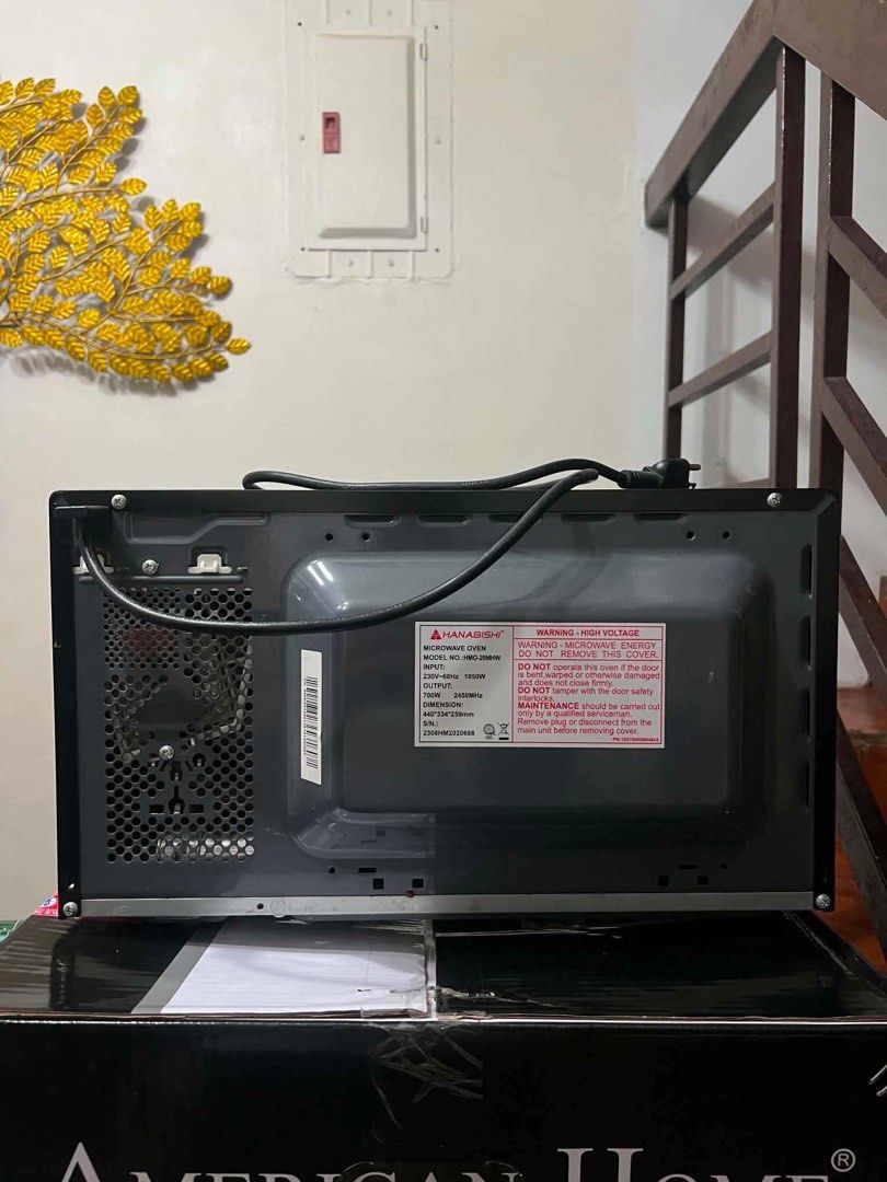 Hanabishi Microwave Oven Black (Category: Ovens & Toasters) located in Quezon City. Submitted by tess1976 (Listing ID 1460320046, Image 3). Description: - Black Hanabishi Microwave Oven - Features Power and Timer/Defrost settings - Ideal for quick meal preparation and reheating - Compact design, fits easily on countertops - In good working condition .