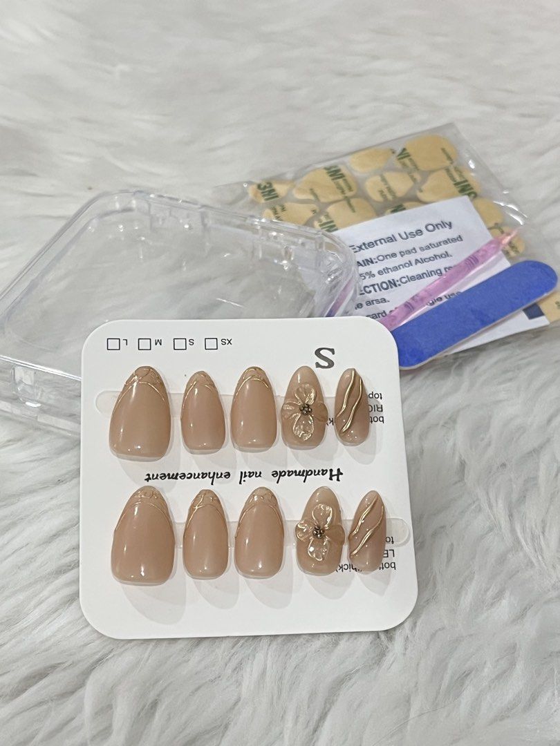 Handmade Press on Nails (Category: Hands & Nails) located in Manila. Submitted by missyoung222 (Listing ID 1460379498, Image 1). Description: Handmade Press on Nails Assorted design 150.00 each Reusable Easy to used.