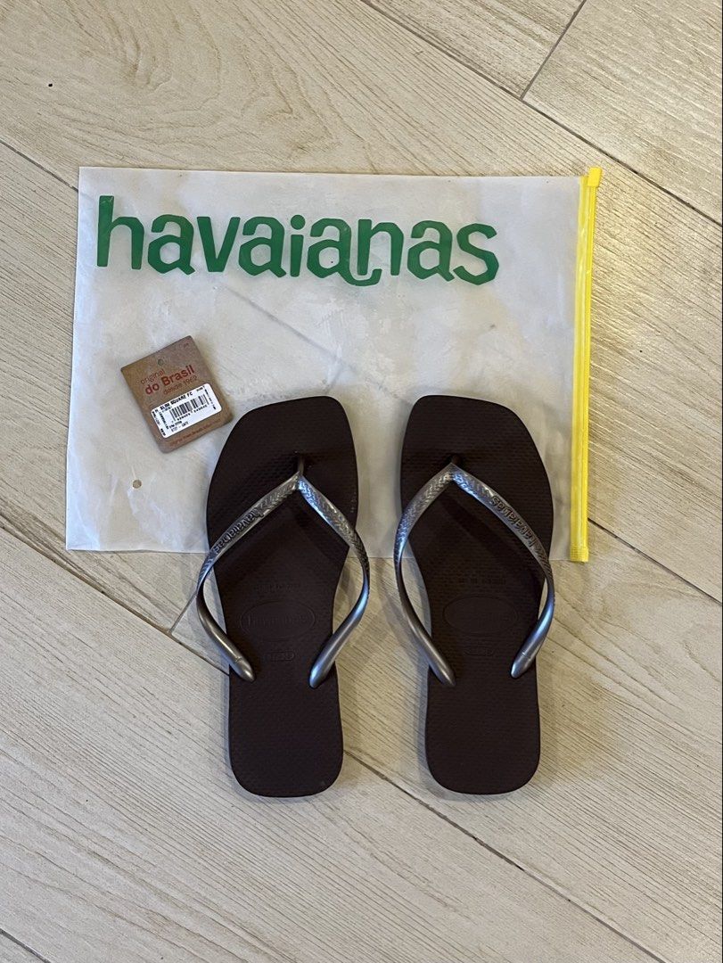 HAVAIANAS BROWN SQUARE SLIPPERS 37-38 (Category: Slippers and slides) located in Butuan. Submitted by preownedbykath (Listing ID 1460391997, Image 1). Description: .