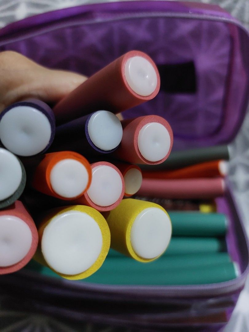 Heatless | Twist-Flex Rods Foam Curlers (Category: Hair) located in Antipolo. Submitted by ms.marieyahs (Listing ID 1460435203, Image 3). Description: heatless curler RFS: di nagagamit na, nagamit lang once sinubukan lang.. - can send more photos if needed. - lalamove shouldered by buyer.. - you may check my profile just in case may iba pang magustuhan. tnx!.