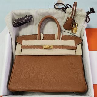 (Category: ) located in . Submitted by all.thingsluxe (Listing ID 1452013990, Image 1). Description: .