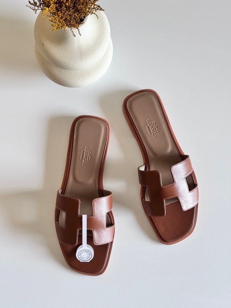 Hermes Oran (Category: Sandals) located in Manila. Submitted by juju.sell (Listing ID 1460461187, Image 2). Description: ⭐️with box sizes: 36/37/38/39/40 ₱850 only PS: Pre-order items are not always available. Please ask for a second choice of color or style to avoid delays and help us process your order before each cutoff..