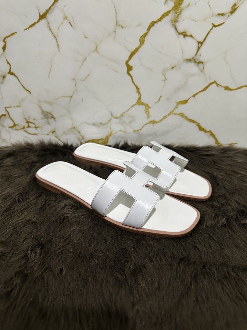Hermes Oran (Category: Sneakers & Footwear) located in Marikina City. Submitted by georgiaprelovestuff (Listing ID 1460469936, Image 2). Description: size 40 PLEASE READ BEFORE MAKING AN OFFER: 🔹No inclusions since this is preloved 🔹NO to low ballers please 🔹NO meetups due to busy schedule 🔹If you make an offer, please get the item let's not waste each other's time 🔹NO return NO exchange NO cancellation 🔹Please manage your expectation since