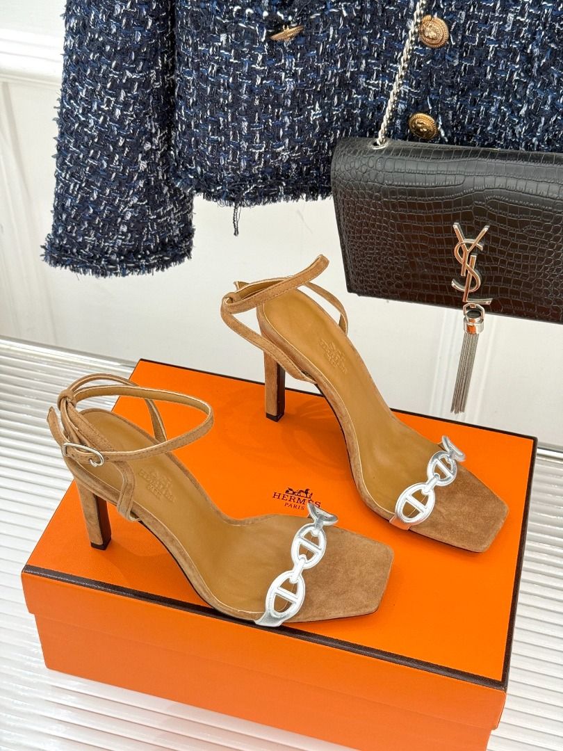 Hermes sandals (Category: Sandals) located in Cavite. Submitted by nsuamiyehu62943 (Listing ID 1460321733, Image 1). Description: .