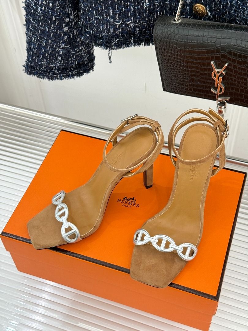 Hermes sandals (Category: Sandals) located in Cavite. Submitted by nsuamiyehu62943 (Listing ID 1460321733, Image 3). Description: .