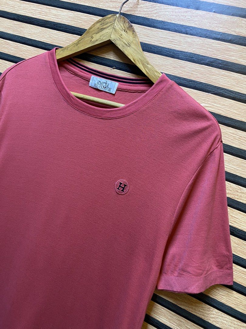 HERMES “Small logo embroid” (Category: Tshirts & Polo Shirts ) located in Makati City. Submitted by drip.poww (Listing ID 1460434203, Image 2). Description: - Authentic Hermes - Color: pink - Size: Large - Dimes: 22x29 - Authentic - Excellent condition - Need wash, fresh from bale - Material: 100% Cotton Please don’t expect too much—these are thrifted (ukay) items. 😊 !!STILL NEGOTIABLE!!.